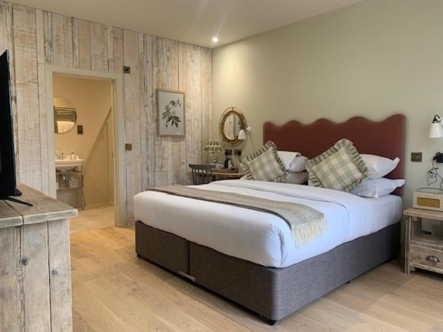 Hotel Stonehouse Court - A Bespoke 3*