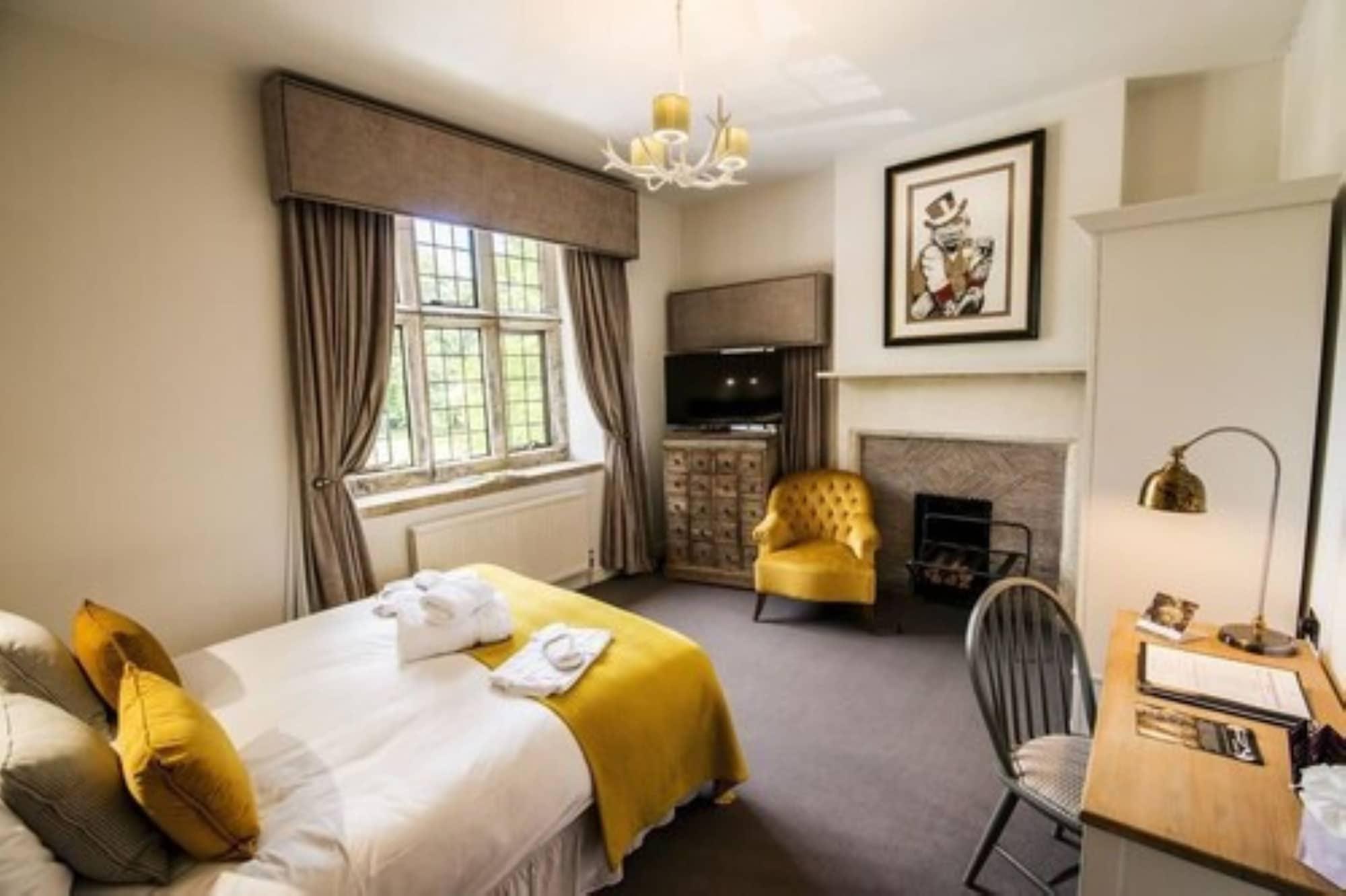 Отель Stonehouse Court - A Bespoke 3*
