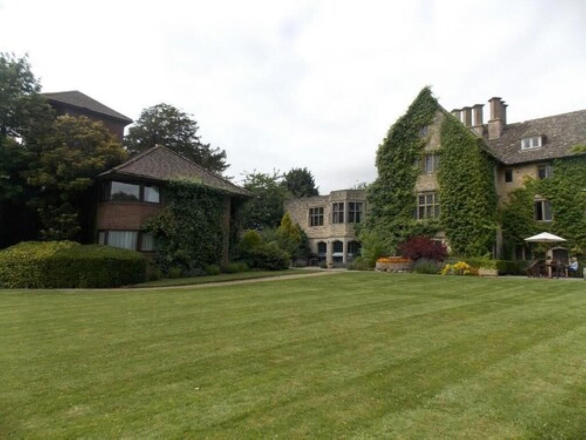 Stonehouse Court - A Bespoke 3* Стоунхаус