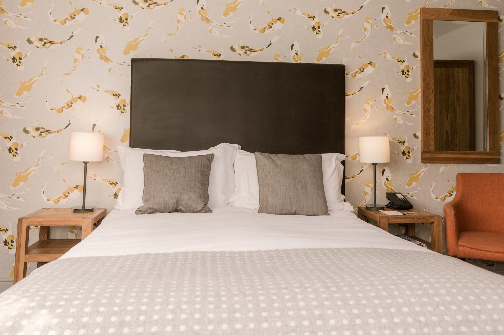 Отель Stonehouse Court - A Bespoke Стоунхаус