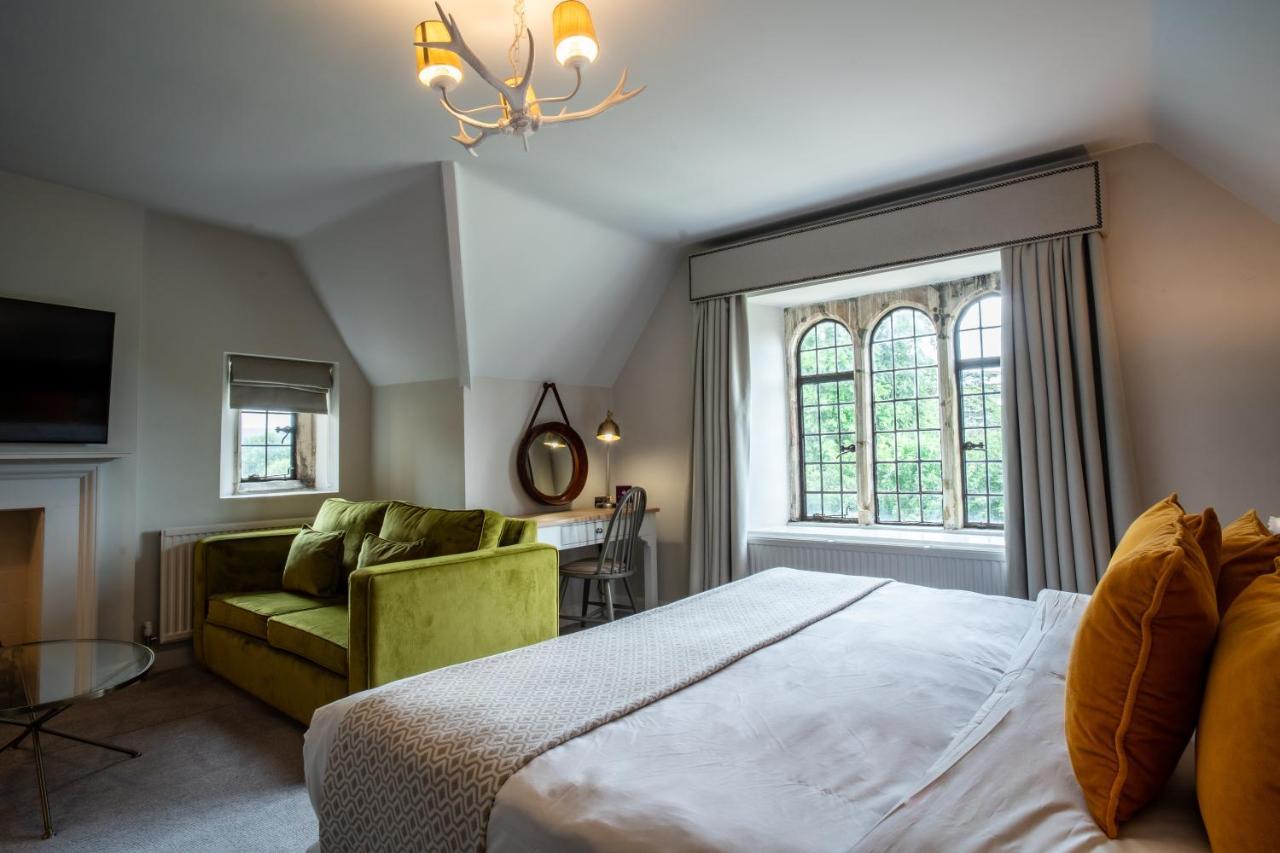 Отель Stonehouse Court - A Bespoke 3*