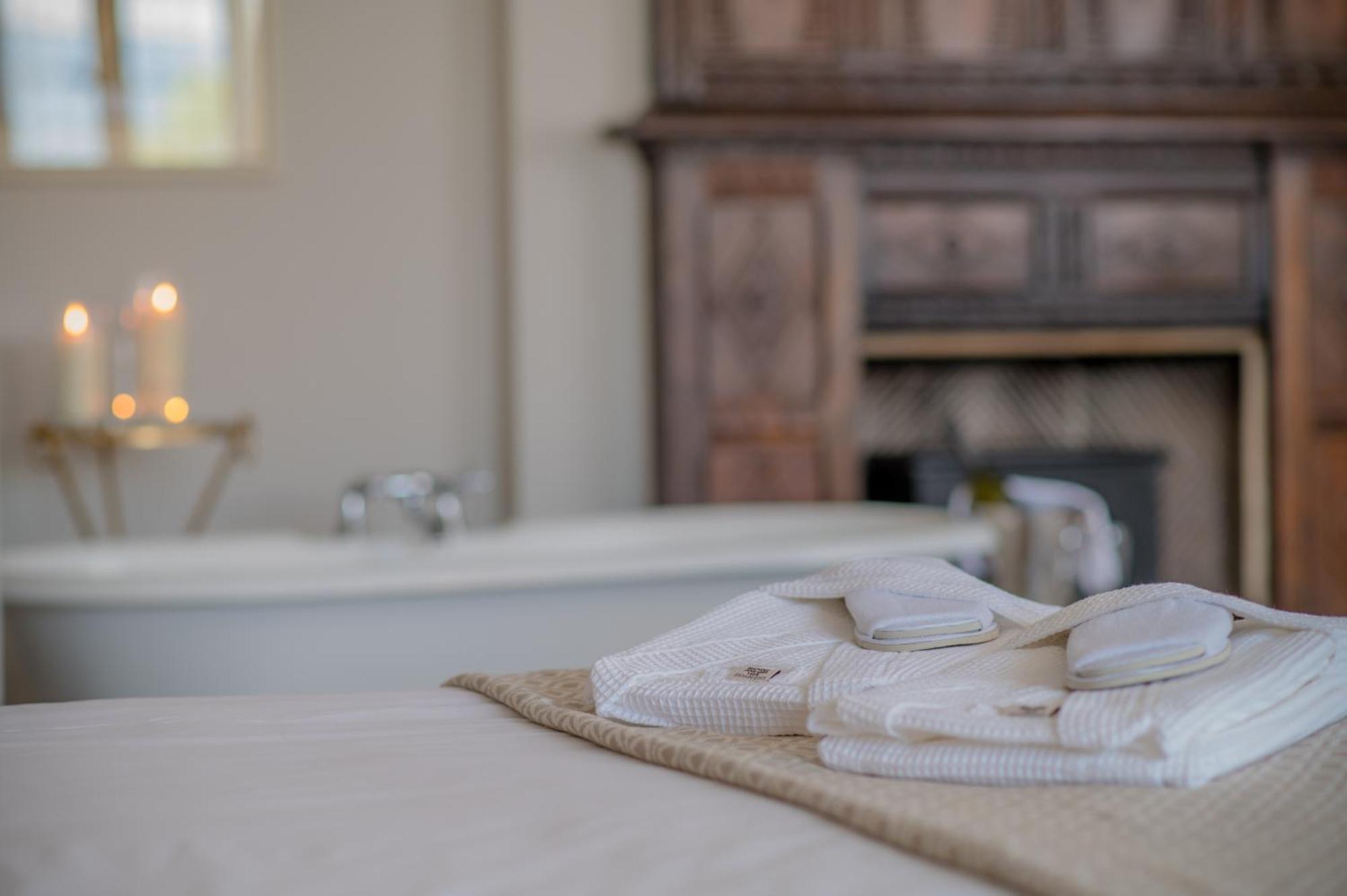 Stonehouse Court - A Bespoke Отель