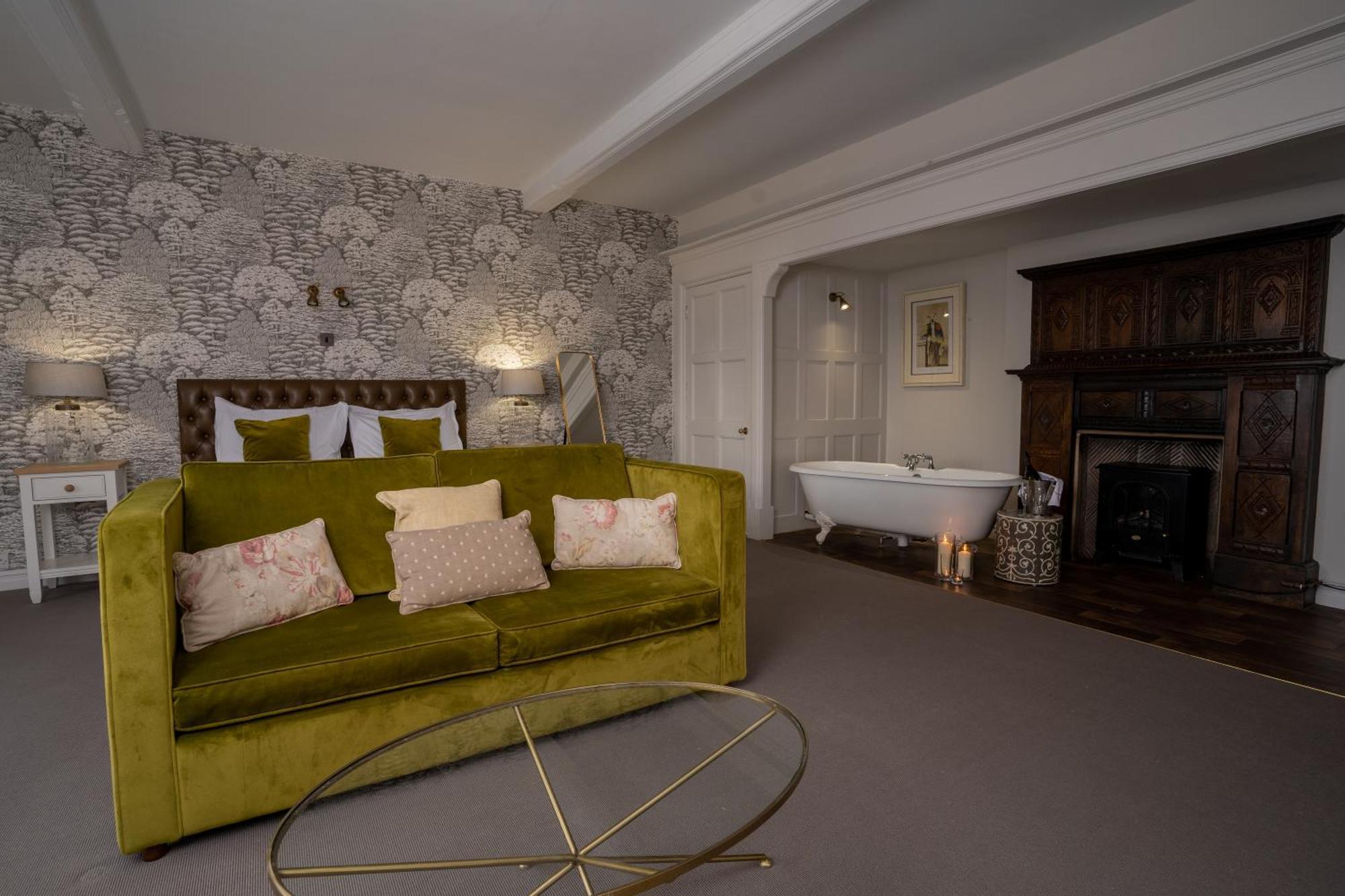 Stonehouse Court - A Bespoke 3* Стоунхаус
