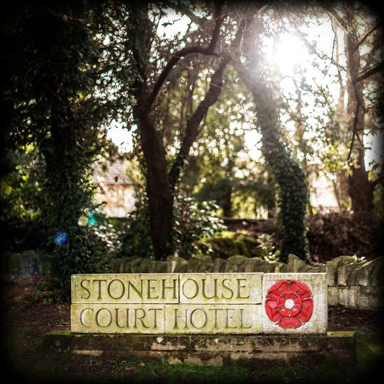 Отель Stonehouse Court - A Bespoke Стоунхаус