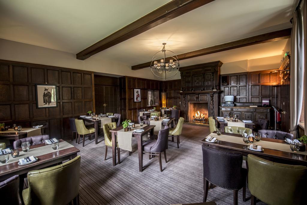 Отель Stonehouse Court - A Bespoke 3*