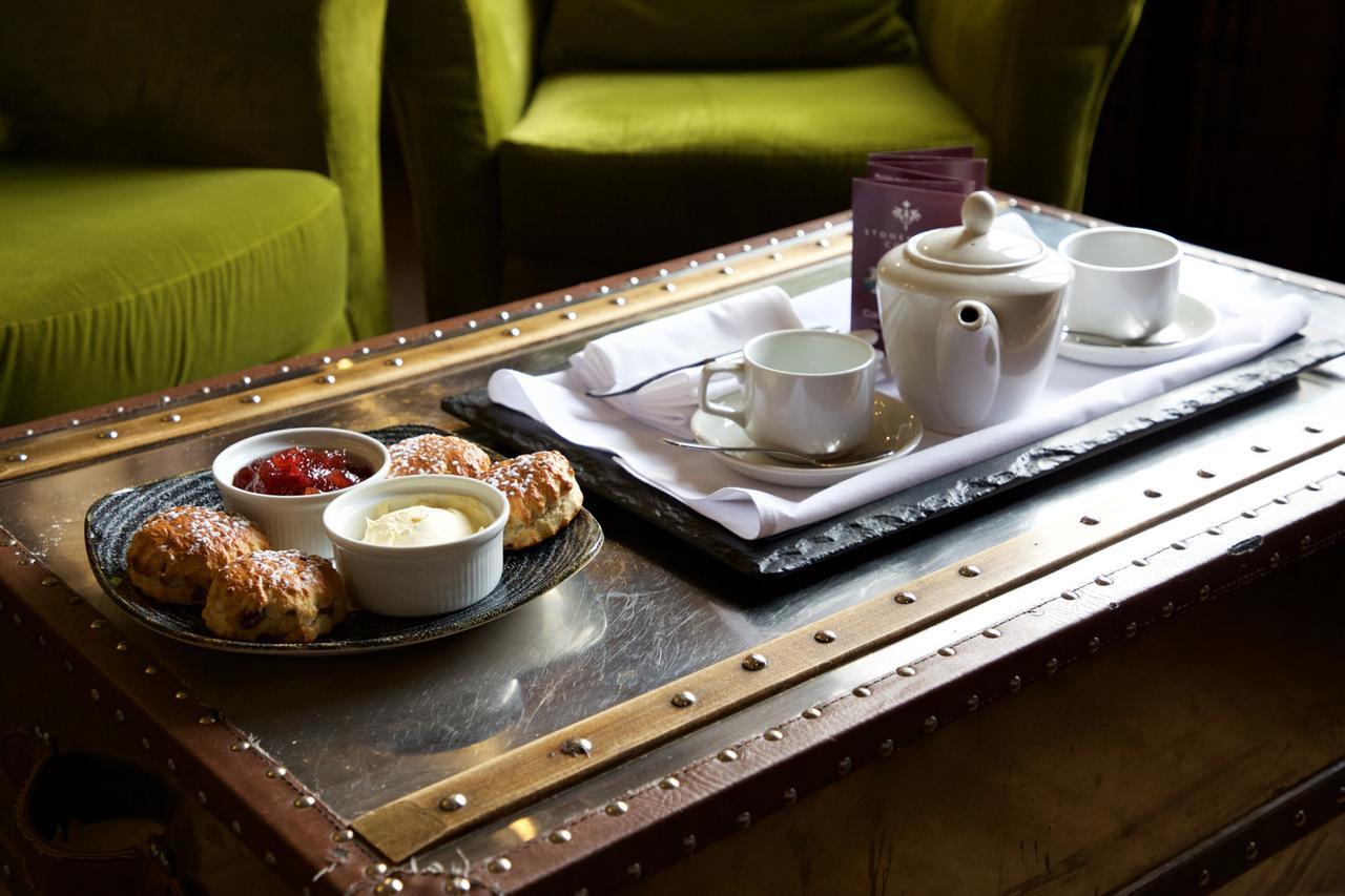 Отель Stonehouse Court - A Bespoke Стоунхаус